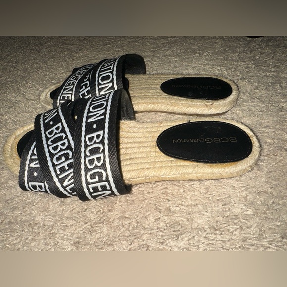 BCBG generation raffia sole sandals. Size 6 - Picture 3 of 4